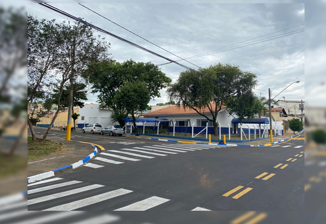 APÓS RUAS RECEBEREM MANUTENÇÃO COMPLETA, COM RECAPEAMENTO ASFÁLTICO, NOVA SINALIZAÇÃO DE TRÂNSITO FOI EXECUTADA PELA PREFEITURA