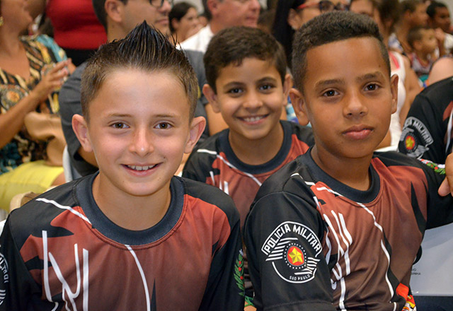 Formatura do Proerd lota Salão do Seminário