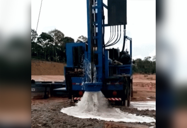 REDE DE ALIMENTAÇÃO DO NOVO POÇO ARTESIANO DO COMPLEXO SÃO PEDRO ESTÁ PRESTES A SER CONCLUÍDA