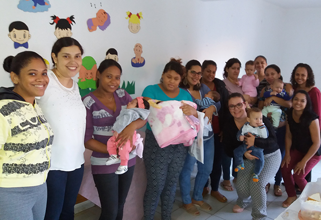 São Pedro realiza atividade com mães e bebês