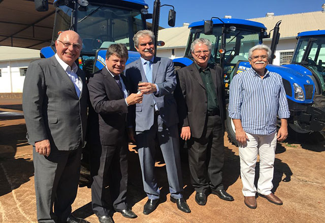 Vlamir Sandei assina Convênio para entrega de Kit da Patrulha Agrícola