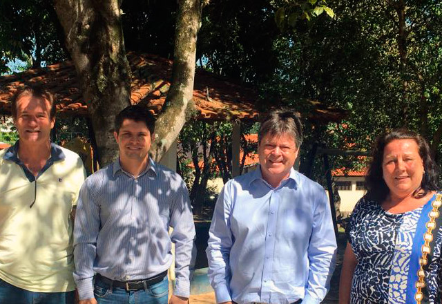 Prefeito na Escola: Vlamir Sandei visita Carmela