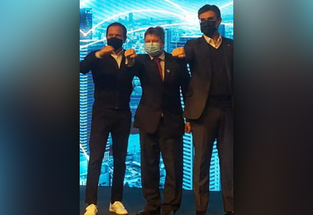 PREFEITO VLAMIR SANDEI PARTICIPA DO LANÇAMENTO DO PROGRAMA CIDADES INTELIGENTES NO PALÁCIO DO GOVERNO