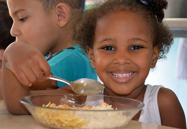 Alunos aprovam estrogonofe na merenda