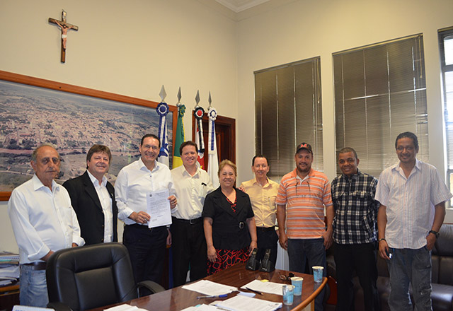 Vlamir Sandei recebe Vitor Lippi para tratar sobre policlínica