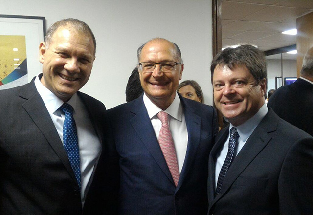 Vlamir Sandei prestigia posse do novo presidente e mesa diretora do TCE