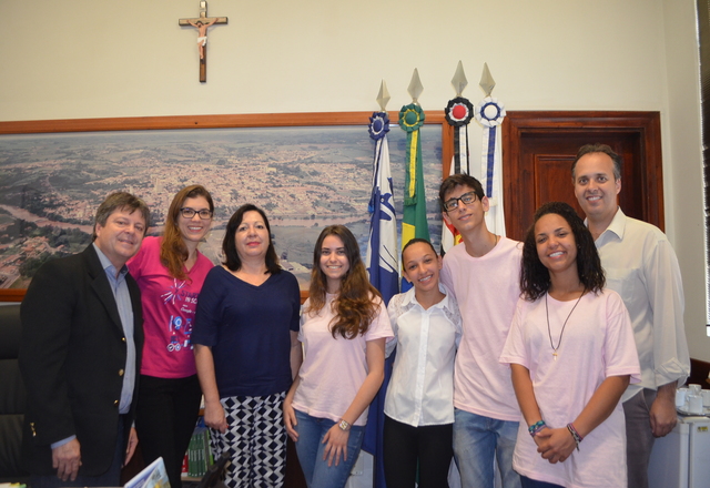 Prefeito Vlamir Sandei recebe Alunos premiados pela Google