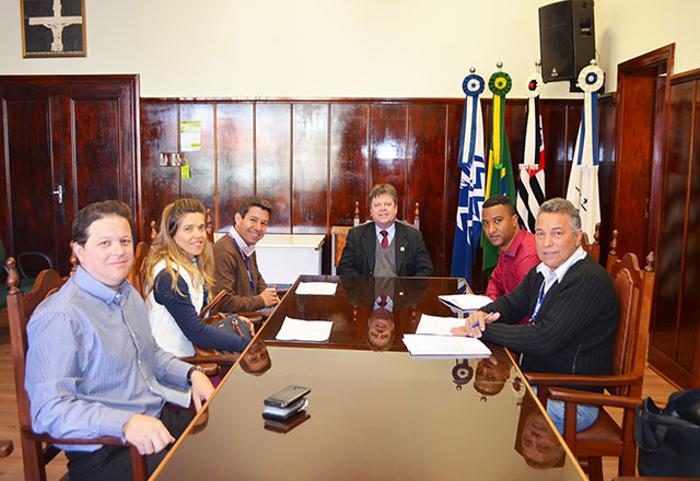 Prefeito recebe Gerente Regional do SEBRAE