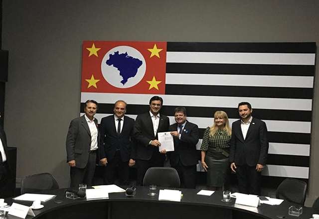 Prefeitura assina convênio para revitalização da Avenida Beira Rio