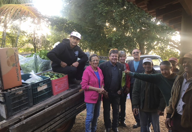 Prefeito Visita bairro do Mandissununga