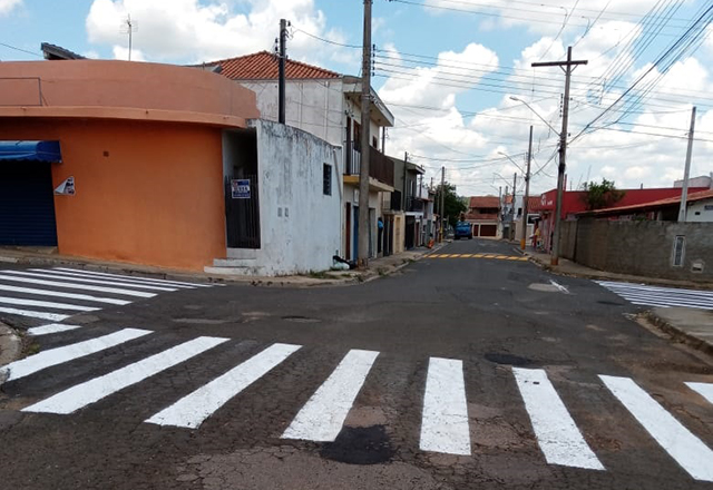 Prefeitura realiza melhorias em sinalização de solo no Bairro Povo Feliz