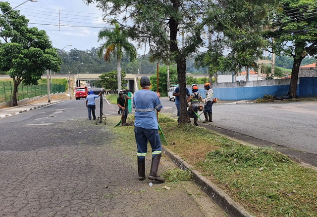 Prosseguem os trabalhos de limpeza e de manutenção na malha viária urbana e rural, pela Secretaria de Serviços