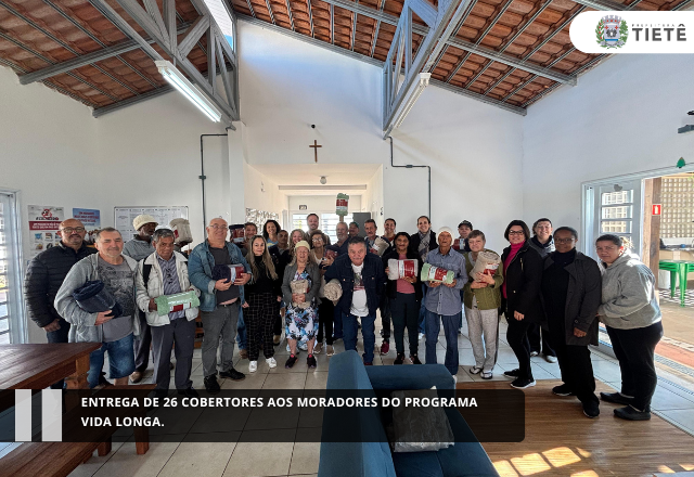 entrega de 26 cobertores aos moradores do programa Vida Longa.