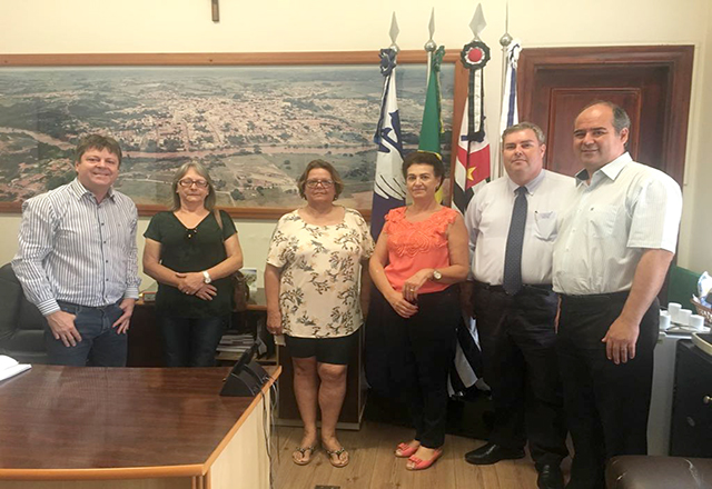 Prefeito recebe moradores da Água Santa