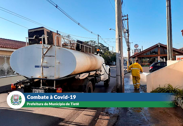 Prefeitura do Município realiza desinfecção das calçadas na Rua Vila Nova, Bela Vista.