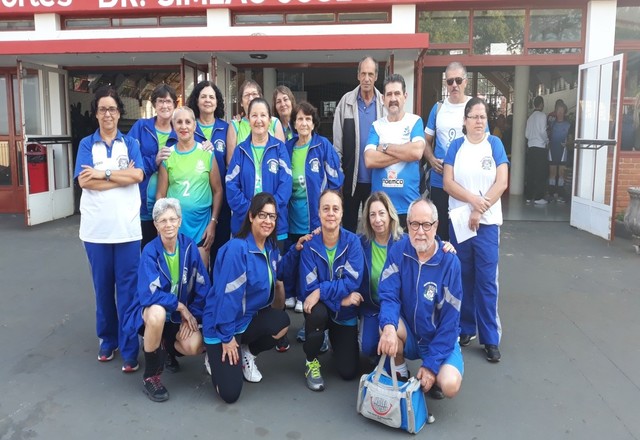 Equipes da Melhor Idade disputam Copa de Voleibol