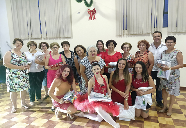 Grupo Vivendo Feliz realiza confraternização de Final de ano