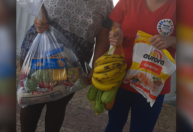Kit de alimentação do programa municipal de alimentação escolar em casa agrada os beneficiados