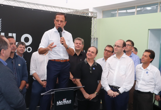 Prefeito Vlamir Sandei entrega Solicitações a Governador João Dória