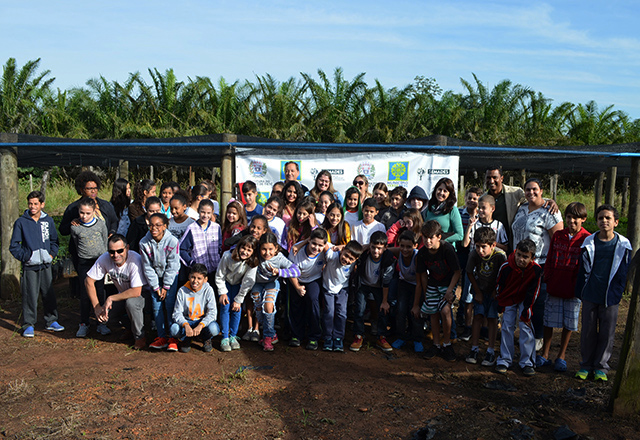 CATI recebe alunos da Escola Milton