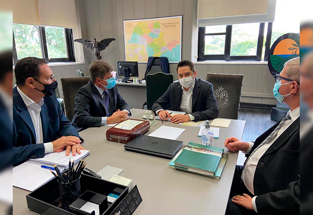 Prefeito Vlamir Sandei é recebido no Palácio do Governo para tratar da pavimentação asfáltica da estrada Frederico Zambianco.