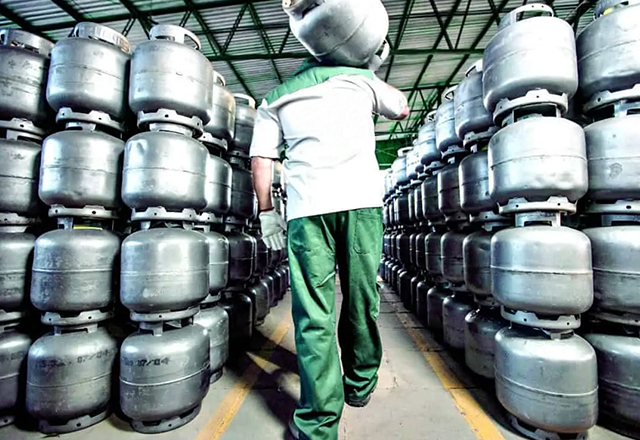 PREFEITURA ANUNCIA DIAS E HORÁRIOS PARA ENTREGA DO KIT GÁS, NA QUADRA DA ESCOLA CARLINA