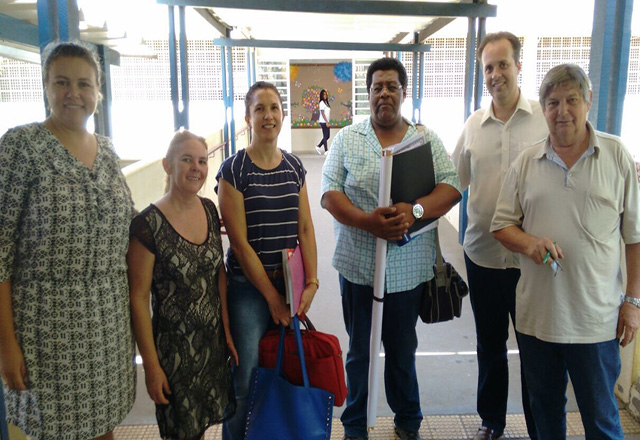 Primeira semana do ano letivo é marcada por visitas do secretário da Educação nas escolas