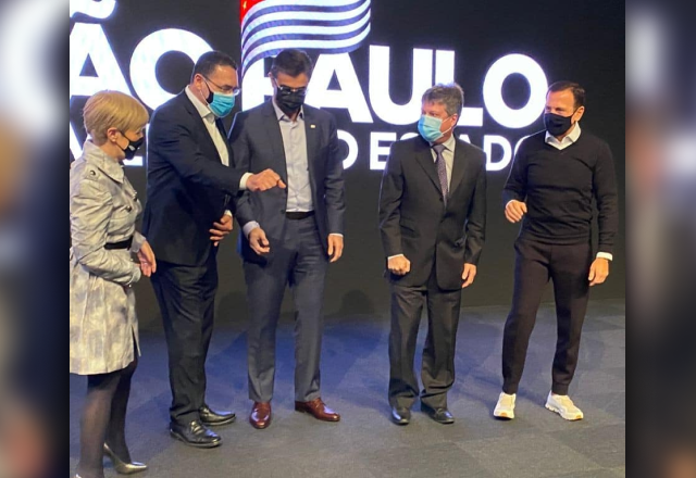 PREFEITO VLAMIR SANDEI FAZ ADESÃO DE TIETÊ NO LANÇAMENTO DO PROGRAMA DESENVOLVE MUNICÍPIOS