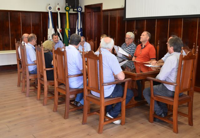 Prefeito e Secretários se reúnem com membros da Santa Casa