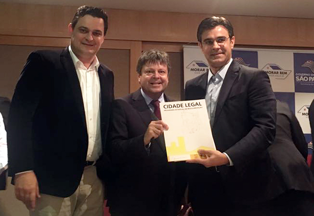 Prefeito Vlamir Sandei assina “Cidade Legal”