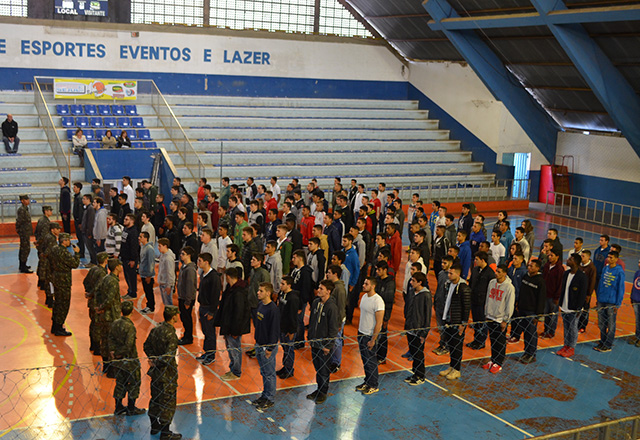 130 jovens participaram do juramento à bandeira nesta quarta-feira