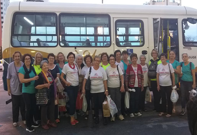Vivendo Feliz viaja com novo micro-ônibus da Assistência Social
