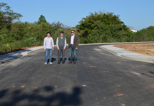 Prefeito Vlamir Sandei entrega mais uma obra