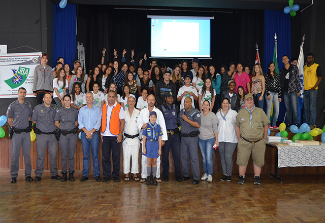 Jovens Brasileiros em Ação completa um ano em Tietê