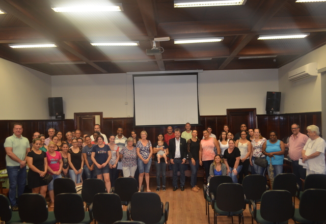 Comissão aprova retorno de ADEs para jornada de 6 horas ao dia