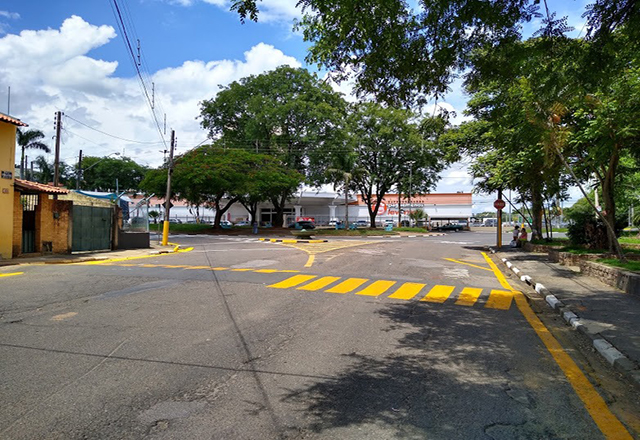 Prefeitura realiza serviços de manutenção ao entorno do Parque do Divino