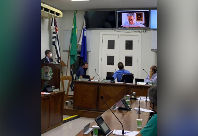 Câmara Municipal aprova contas do prefeito Vlamir Sandei seguindo o Tribunal de Contas do Estado.