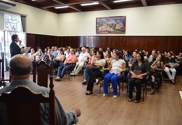 Prefeito propõe benefício de vale-refeição a servidores municipais