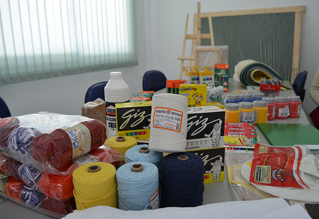 CAPS de Tietê recebe material para terapias artísticas