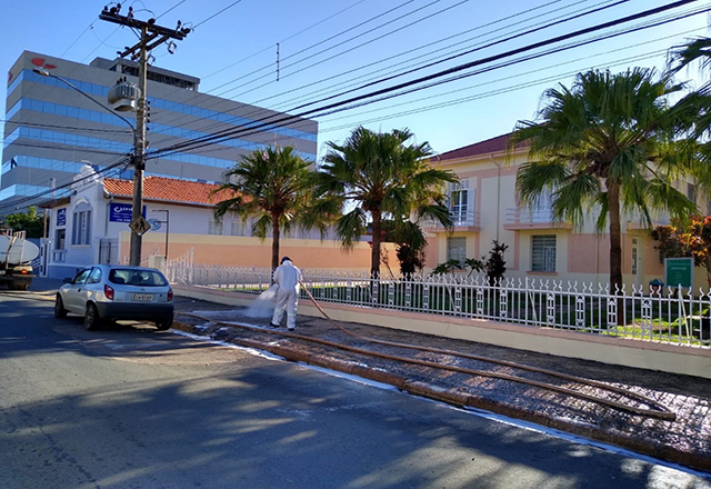 Prefeitura dá início ao serviço de desinfecção de espaços públicos