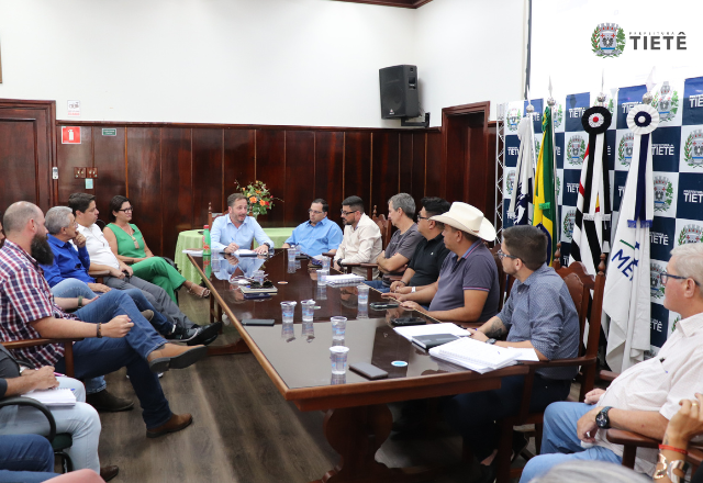 PREFEITO SE REÚNE COM OS SECRETÁRIOS PARA DEFINIR AÇÕES E PRIORIDADES