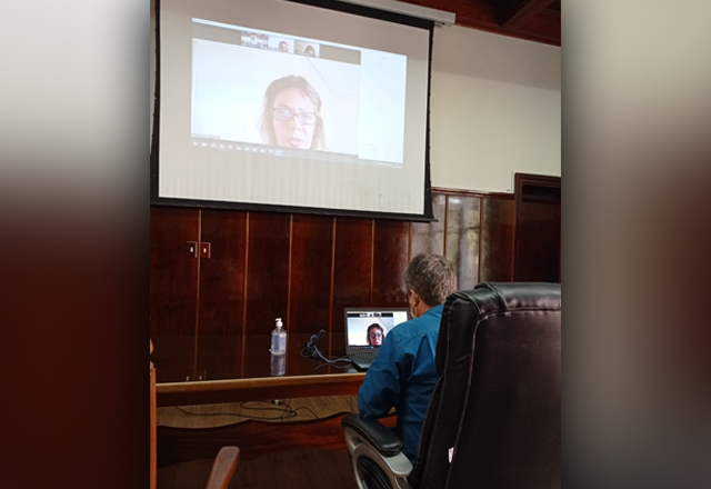 Prefeito Vlamir Sandei participa de reunião com o Governo na tarde de domingo