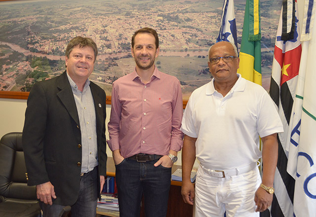 Vlamir Sandei recebe prefeito de Capivari para tratar sobre saúde regional