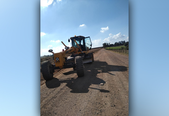 ESTRADA RURAL DO BAIRRO COSTA RICA TAMBÉM ESTÁ RECEBENDO BENFEITORIAS DA PREFEITURA