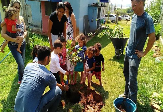 SEMADES realiza Arborização de Creche no Mandissununga
