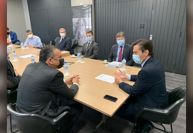 Hoje, Prefeito Vlamir Sandei trata de pautas importantes para a cidade, nas Secretarias de Estado da Agricultura e Habitação