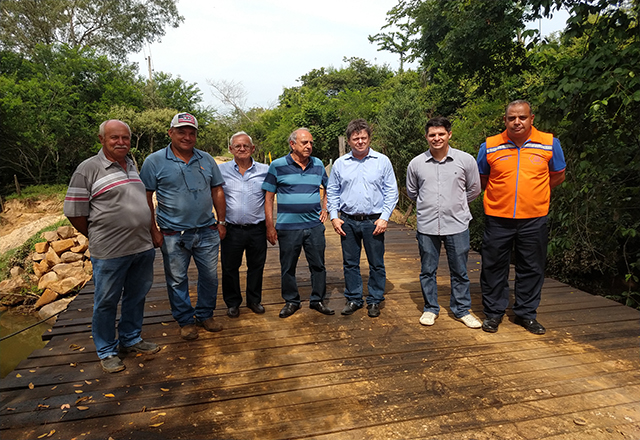 Vlamir Sandei visita obras no município