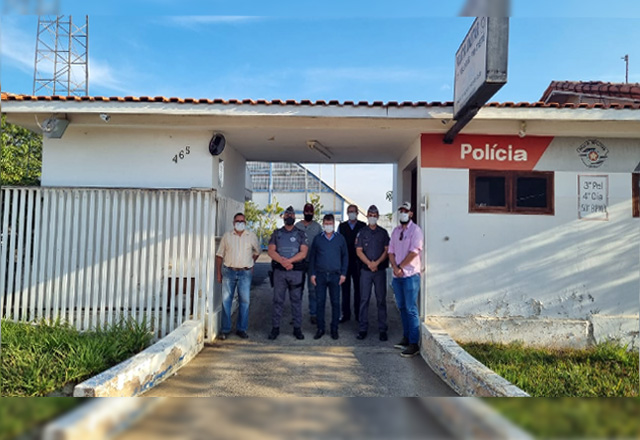PREFEITO VISITA OBRAS DA AVENIDA BEIRA RIO, DO PRÉDIO DA POLÍCIA MILITAR E DA DELEGACIA DE POLÍCIA