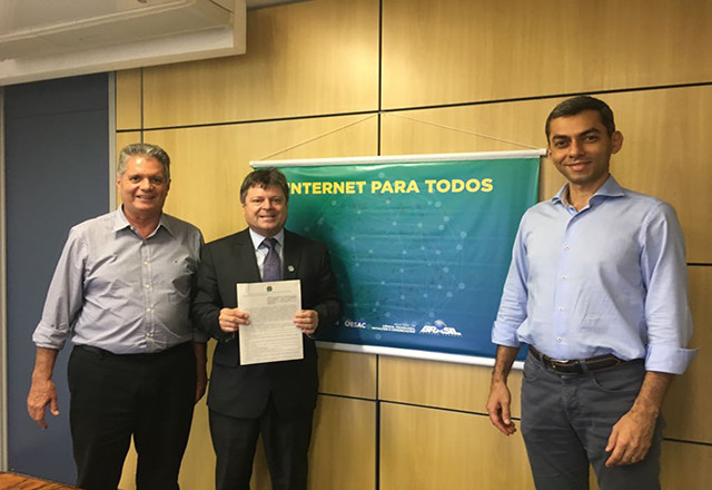 Prefeito Vlamir Sandei assina convênio