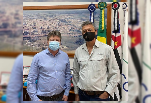 PREFEITO VLAMIR SANDEI RECEBEU O VEREADOR MARIO JUNIOR NA PREFEITURA, QUE APRESENTOU DEMANDAS DE MUNÍCIPES